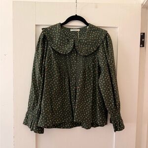 Doen Hudson Top: Floral Green Blouse with Ruffled Collar (M)